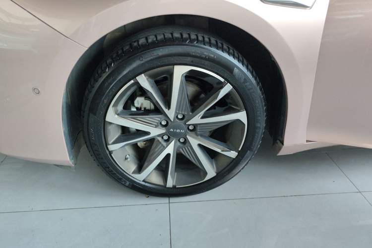 Used AION S Plus 2022 80 Intelligent Driving Version Left Front Wheel Hub