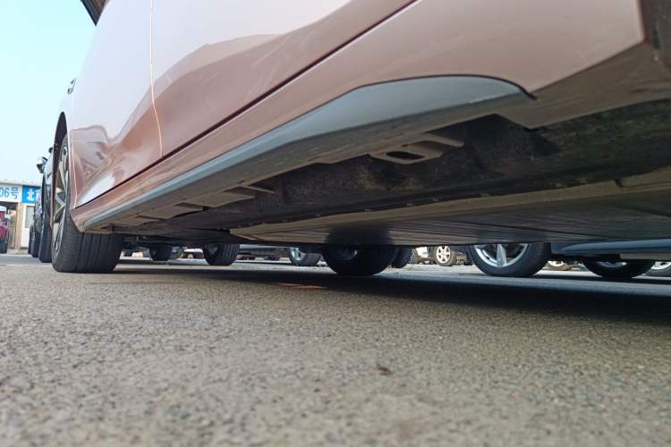 Used AION S Plus 2022 80 Tech Edition Left Side Sill