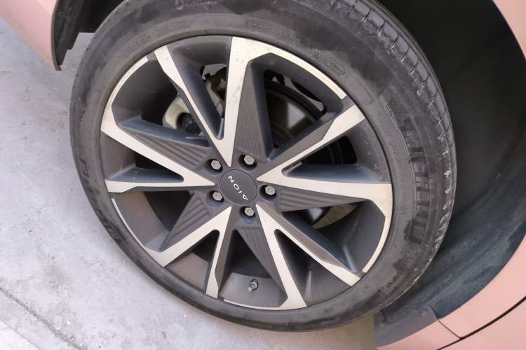 Used AION S Plus 2022 80 Intelligent Driving Version Right Rear Wheel Hub