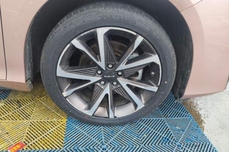 Used AION S Plus 2022 70 Intelligent Edition Right Front Wheel Hub