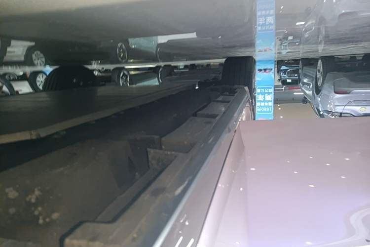 Used AION S Plus 2022 80 Tech Edition Right Side Sill