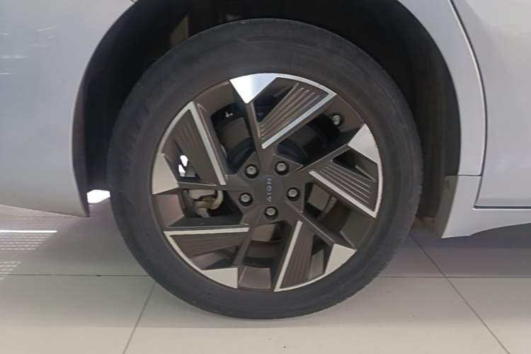 Used AION S Plus 2022 80 Tech Edition Exterior 5