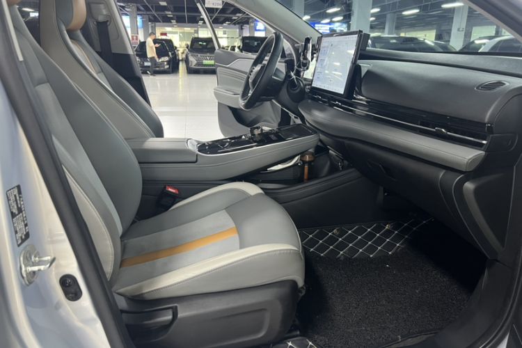 Used AION S Plus 2022 70 Intelligent Edition Interior 8