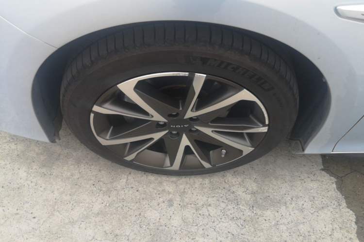 Used AION S Plus 2022 70 Intelligent Edition Left Front Wheel Hub