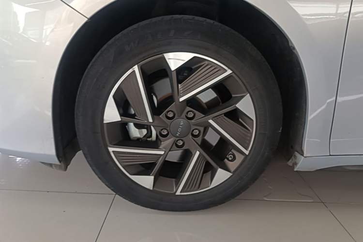 Used AION S Plus 2022 80 Tech Edition Left Front Wheel Hub