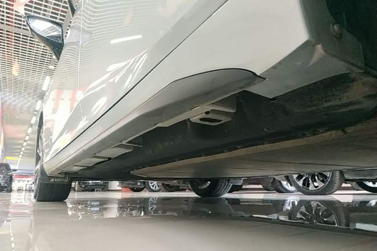 Used AION S Plus 2022 80 Tech Edition Left Side Sill