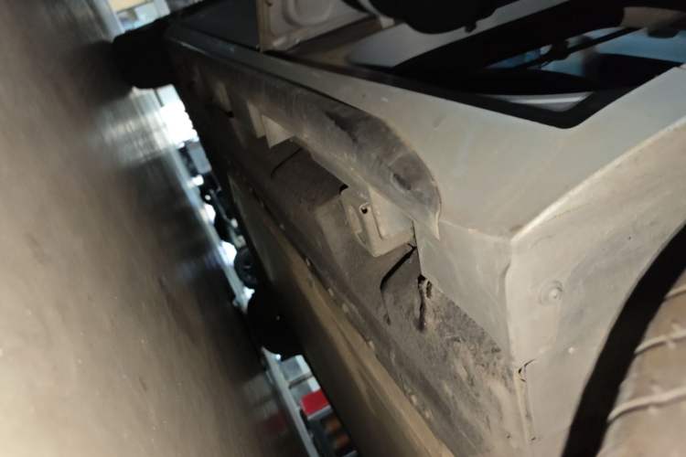 Used AION S Plus 2022 80 Tech Edition Left Side Sill