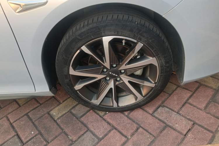 Used AION S Plus 2022 70 Intelligent Edition Right Front Wheel Hub