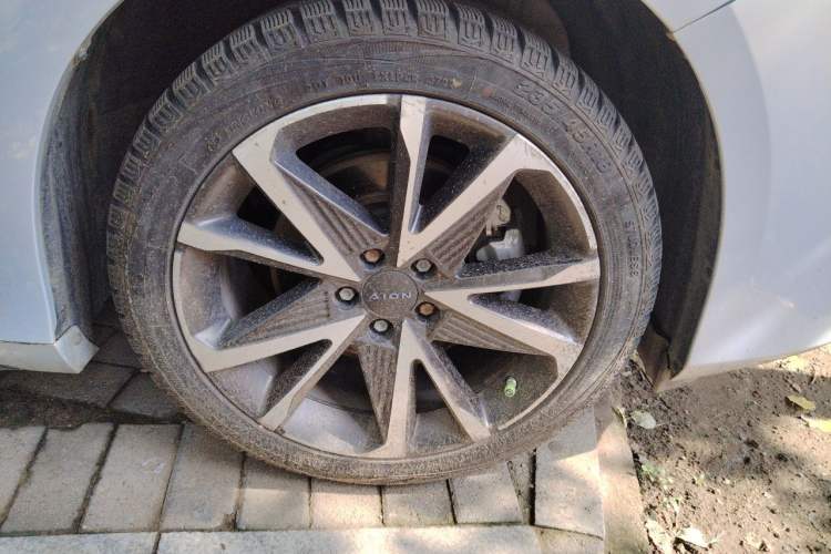 Used AION S Plus 2022 80 Tech Edition Right Front Wheel Hub
