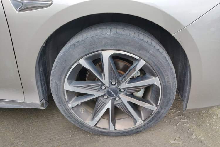 Used AION S Plus 2022 80 Tech Edition Right Front Wheel Hub