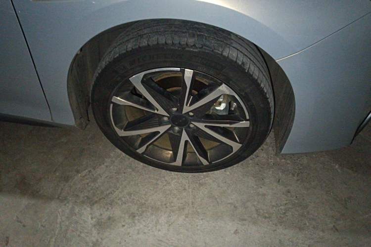 Used AION S Plus 2022 80 Tech Edition Right Front Wheel Hub