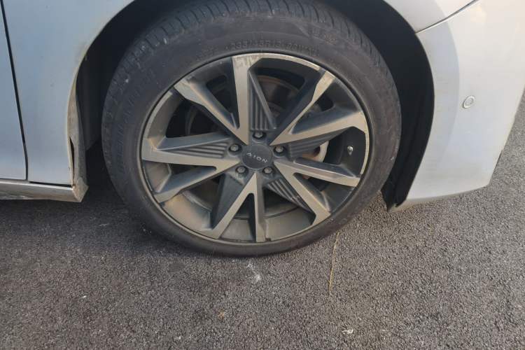 Used AION S Plus 2022 80 Intelligent Driving Version Right Front Wheel Hub