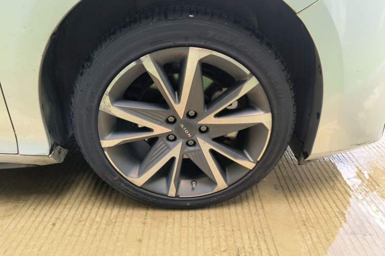 Used AION S Plus 2022 80 Tech Edition Right Front Wheel Hub