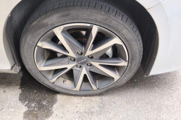 Used AION S Plus 2022 70 Intelligent Edition Right Front Wheel Hub