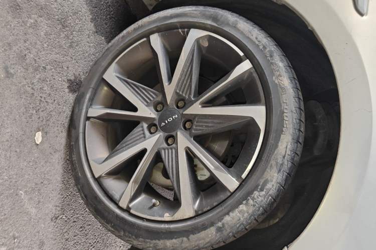 Used AION S Plus 2022 70 Intelligent Edition Right Front Wheel Hub