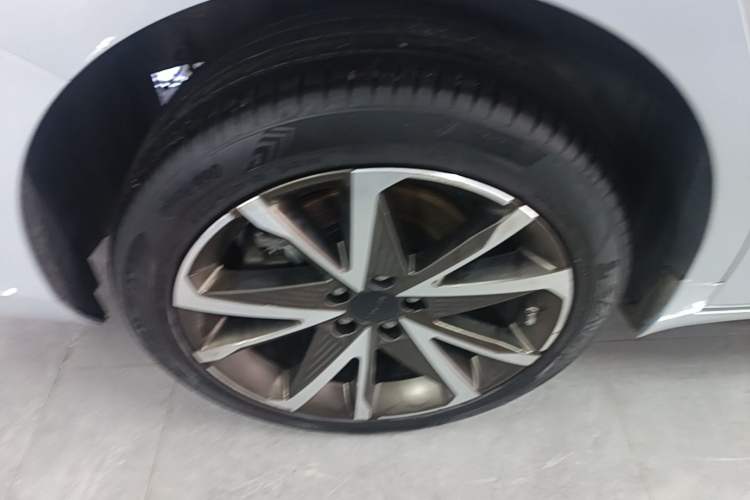 Used AION S Plus 2022 70 Executive Edition Right Rear Wheel Hub