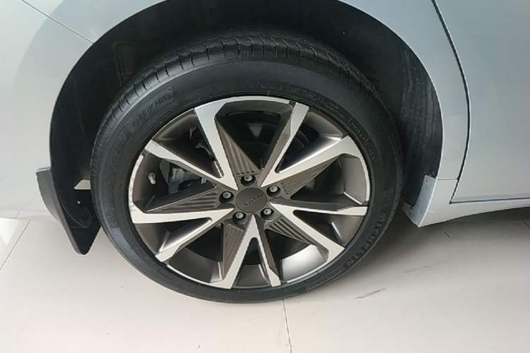 Used AION S Plus 2022 80 Tech Edition Right Rear Wheel Hub