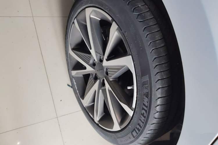 Used AION S Plus 2022 80 Tech Edition Right Rear Wheel Hub
