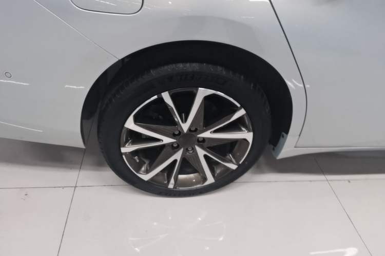 Used AION S Plus 2022 80 Intelligent Driving Version Right Rear Wheel Hub