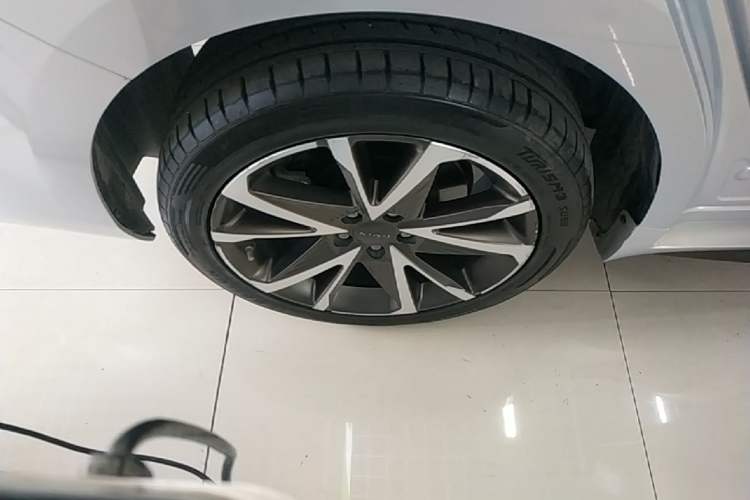 Used AION S Plus 2022 70 Executive Edition Right Rear Wheel Hub
