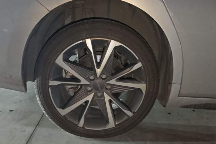 Used AION S Plus 2022 80 Tech Edition Right Rear Wheel Hub