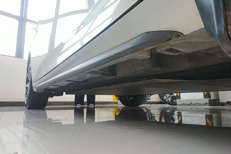 Used AION S Plus 2022 80 Tech Edition Right Side Sill