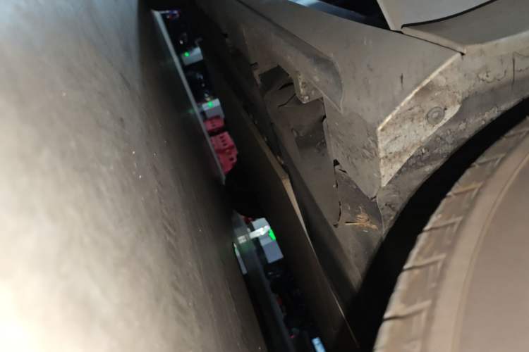 Used AION S Plus 2022 80 Tech Edition Right Side Sill