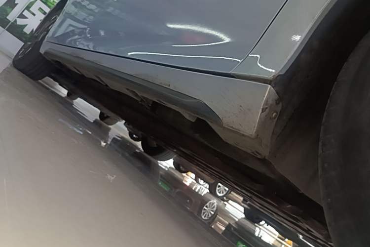 Used AION S Plus 2022 80 Tech Edition Right Side Sill