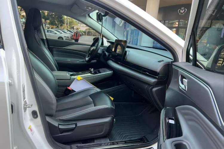 Used AION S Plus 2022 70 Intelligent Edition Interior 6