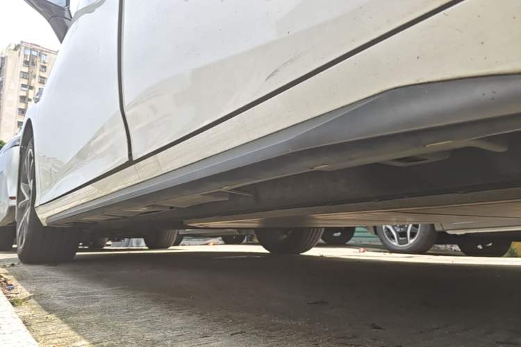 Used AION S Plus 2022 80 Tech Edition Left Side Sill