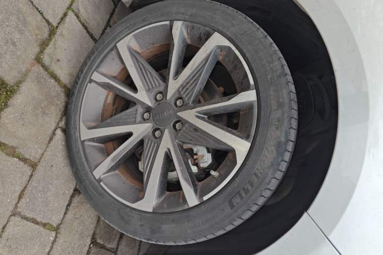 Used AION S Plus 2022 80 Tech Edition Right Front Wheel Hub