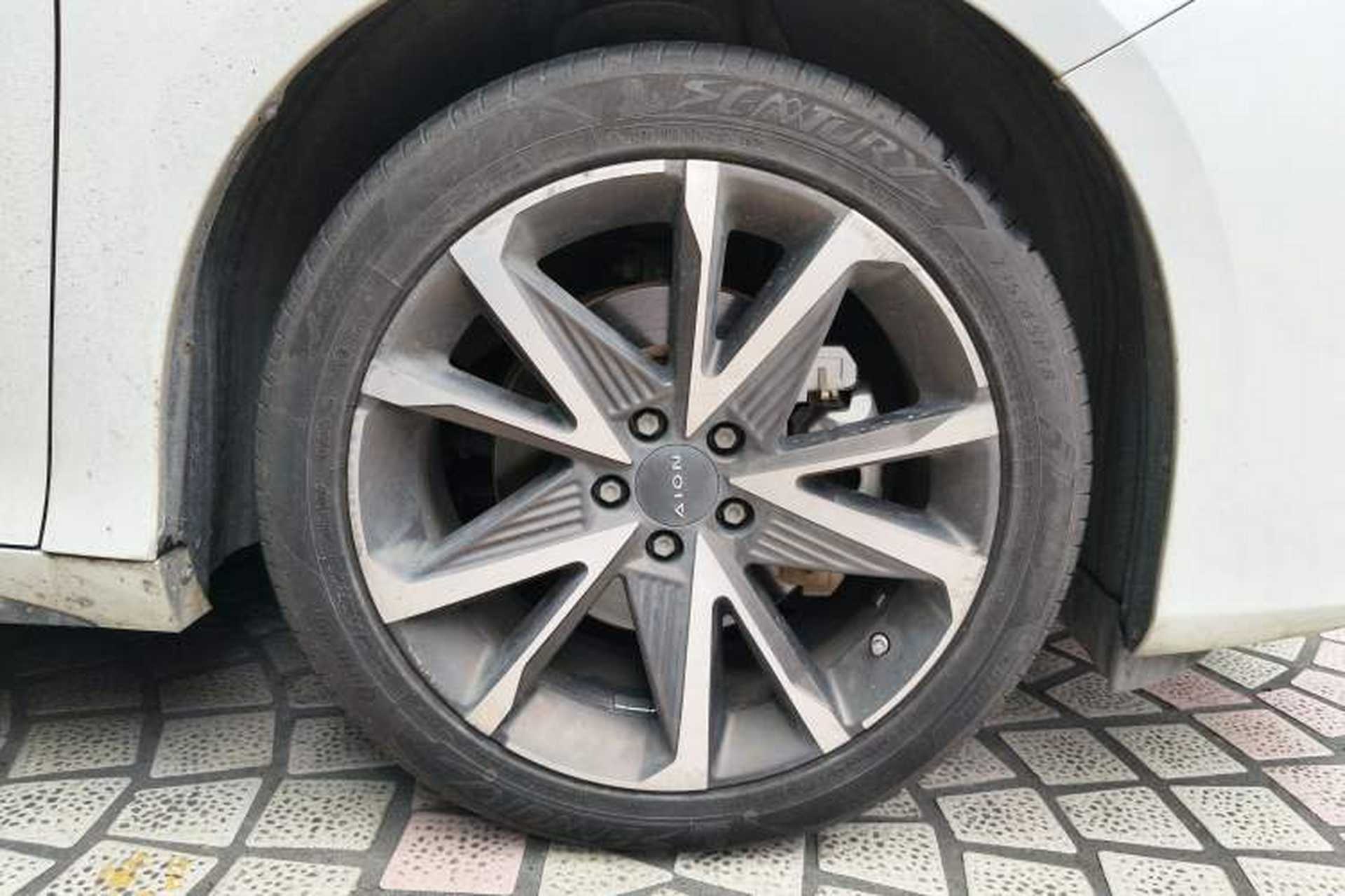 Used AION S Plus 2022 80 Tech Edition Right Front Wheel Hub
