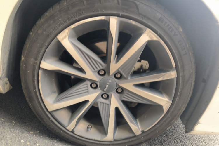 Used AION S Plus 2022 70 Intelligent Edition Right Front Wheel Hub