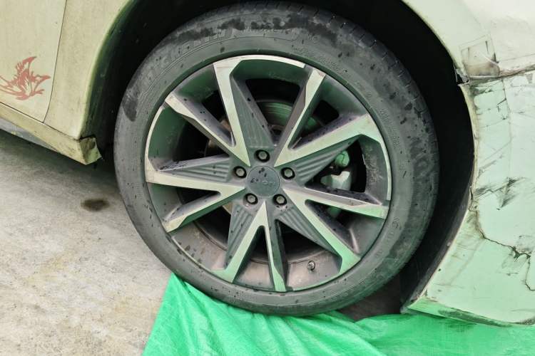 Used AION S Plus 2022 80 Tech Edition Right Front Wheel Hub