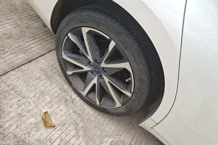 Used AION S Plus 2022 80 Tech Edition Right Rear Wheel Hub