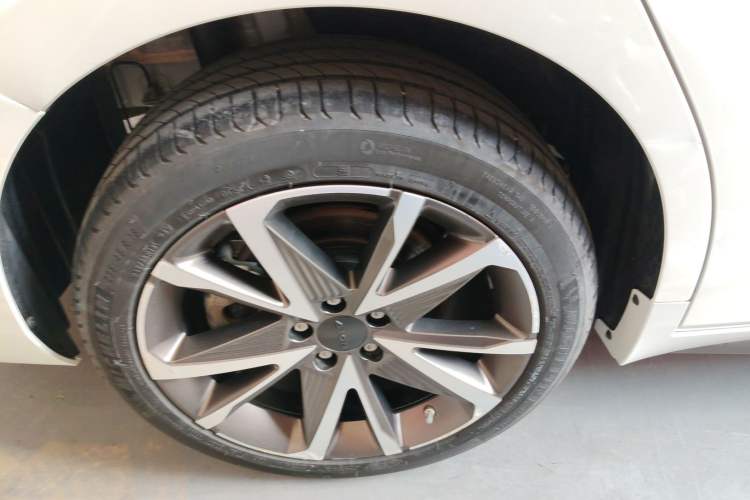 Used AION S Plus 2022 80 Tech Edition Right Rear Wheel Hub