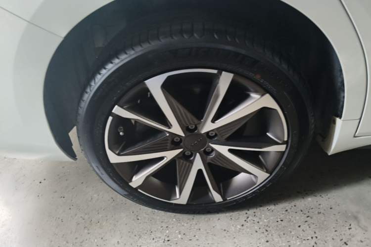 Used AION S Plus 2022 80 Tech Edition Right Rear Wheel Hub