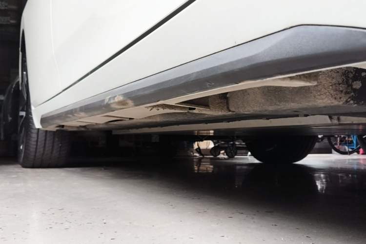 Used AION S Plus 2022 80 Tech Edition Right Side Sill