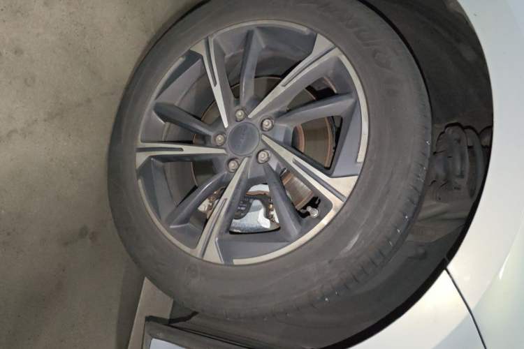 Used AION S Plus 2023 70 Enjoy Edition Lithium Iron Phosphate Right Front Wheel Hub