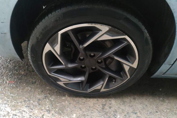 Used AION S Plus 2023 80 Tech Edition Ternary Lithium Right Rear Wheel Hub