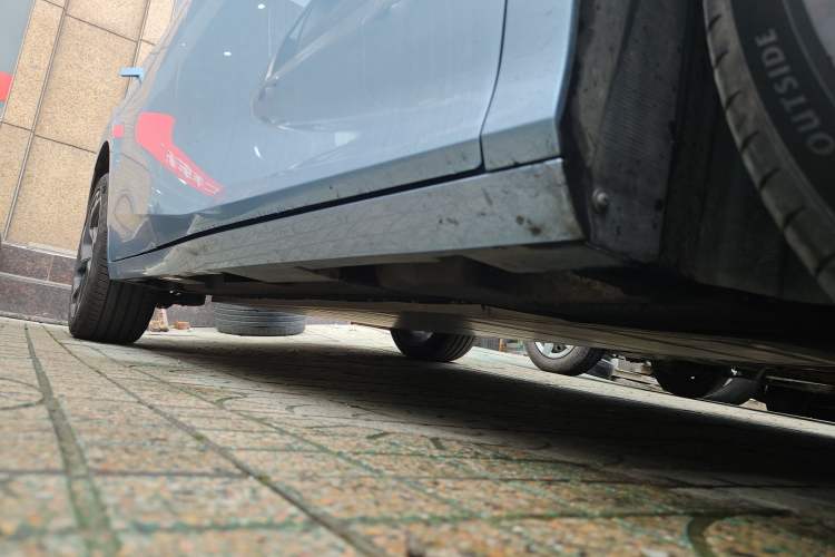 Used AION S Plus 2023 80 Tech Edition Ternary Lithium Right Side Sill