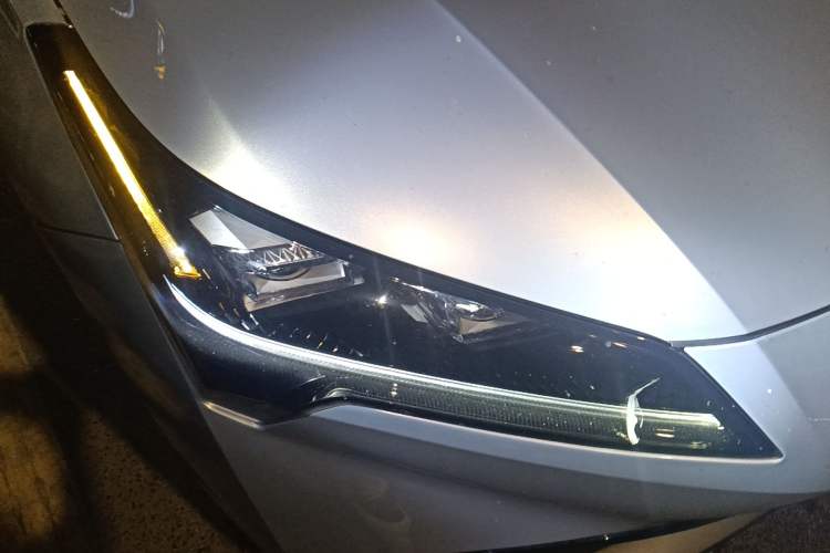 Used AION S Plus 2023 70 Intelligent Edition Lithium Iron Phosphate Right Front Headlight