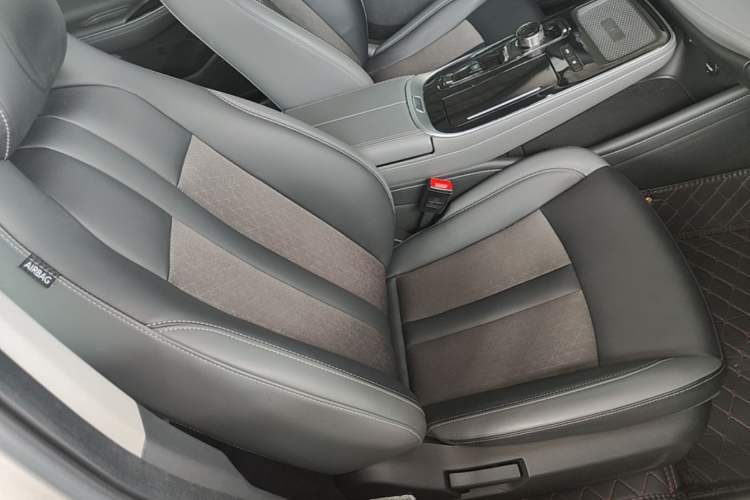 Used AION S Plus 2023 70 Intelligent Edition Lithium Iron Phosphate Right Front Seat