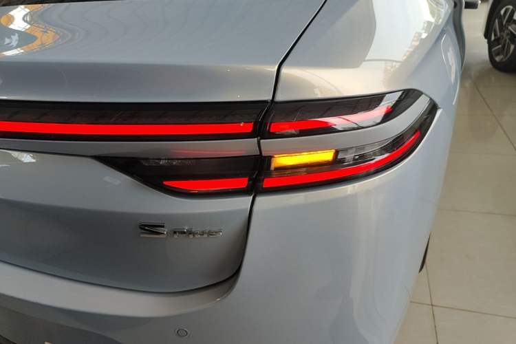 Used AION S Plus 2023 70 Intelligent Edition Lithium Iron Phosphate Right Rear Taillight
