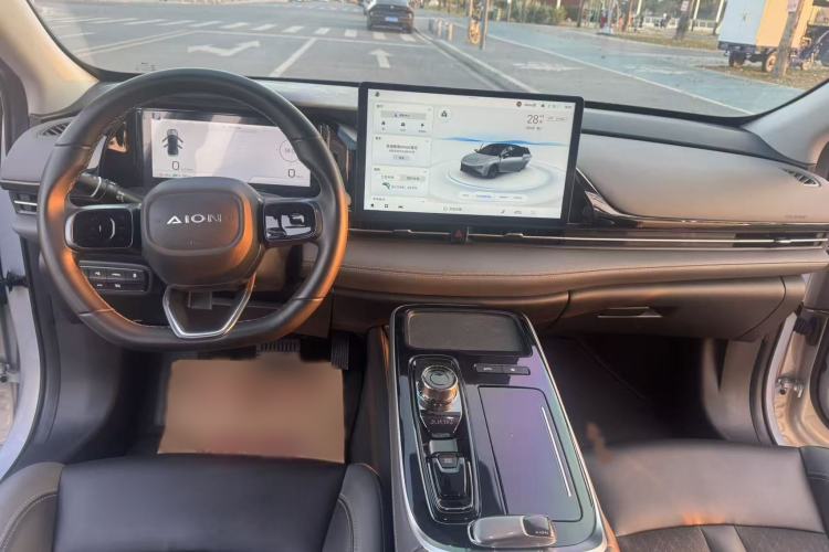 Used AION S Plus 2023 70 Enjoyment Edition Ternary Lithium Interior 3