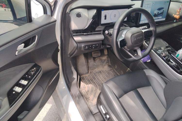 Used AION S Plus 2023 70 Intelligent Edition Lithium Iron Phosphate Interior 3