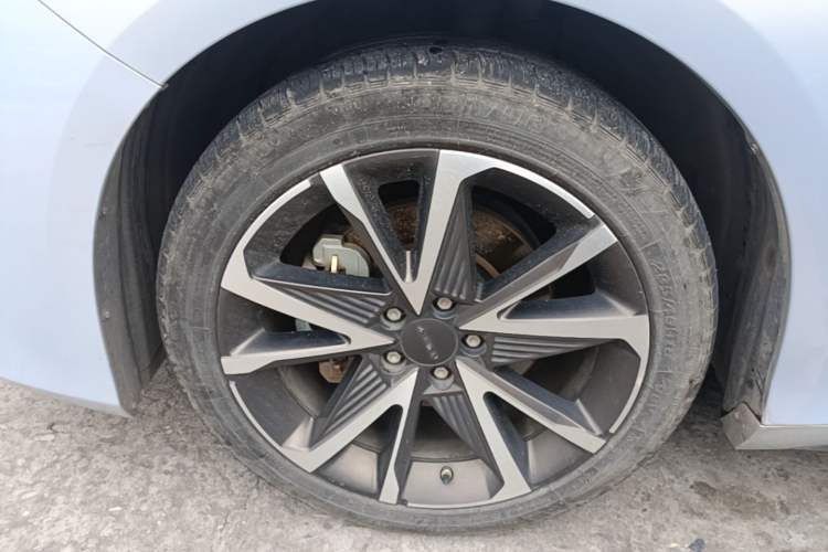 Used AION S Plus 2023 70 Intelligent Edition Lithium Iron Phosphate Left Front Wheel Hub