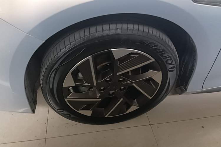 Used AION S Plus 2023 70 Enjoyment Edition Ternary Lithium Left Front Wheel Hub