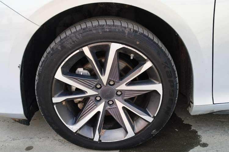Used AION S Plus 2023 80 Tech Edition Ternary Lithium Left Front Wheel Hub