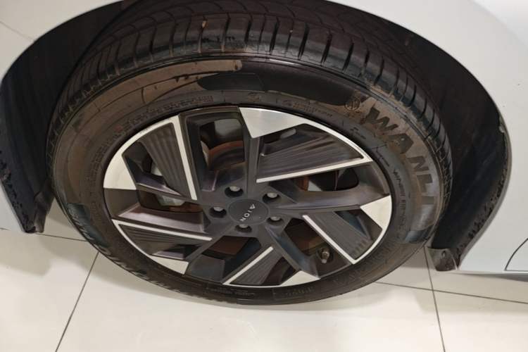 Used AION S Plus 2023 70 Enjoy Edition Lithium Iron Phosphate Left Front Wheel Hub